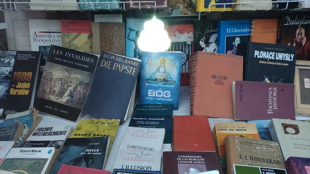 Read more about the article LIMOUSINE FOR FREEEADING 10. MONET CHRISTO