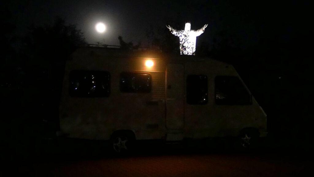 Read more about the article LIMOUSINE FOR FREEEADING 18. IS/SA