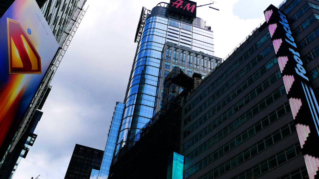 Read more about the article OFF THE LIMOUSINE 20. … NJ/NYC … KLIKE …